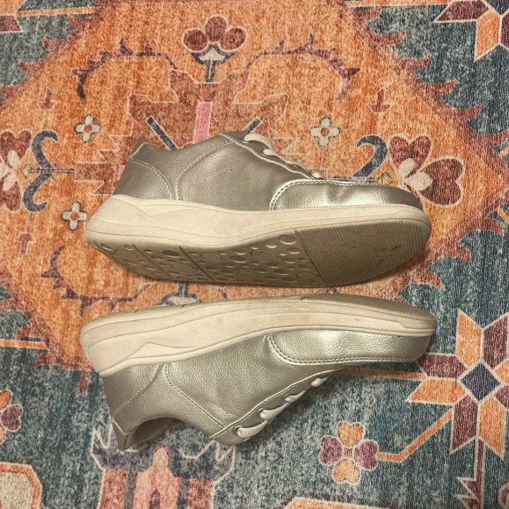 Bzees Womens TimeSquare metallic Slip On Y3K Sneakers Size 6 Silver Vegan  comfy